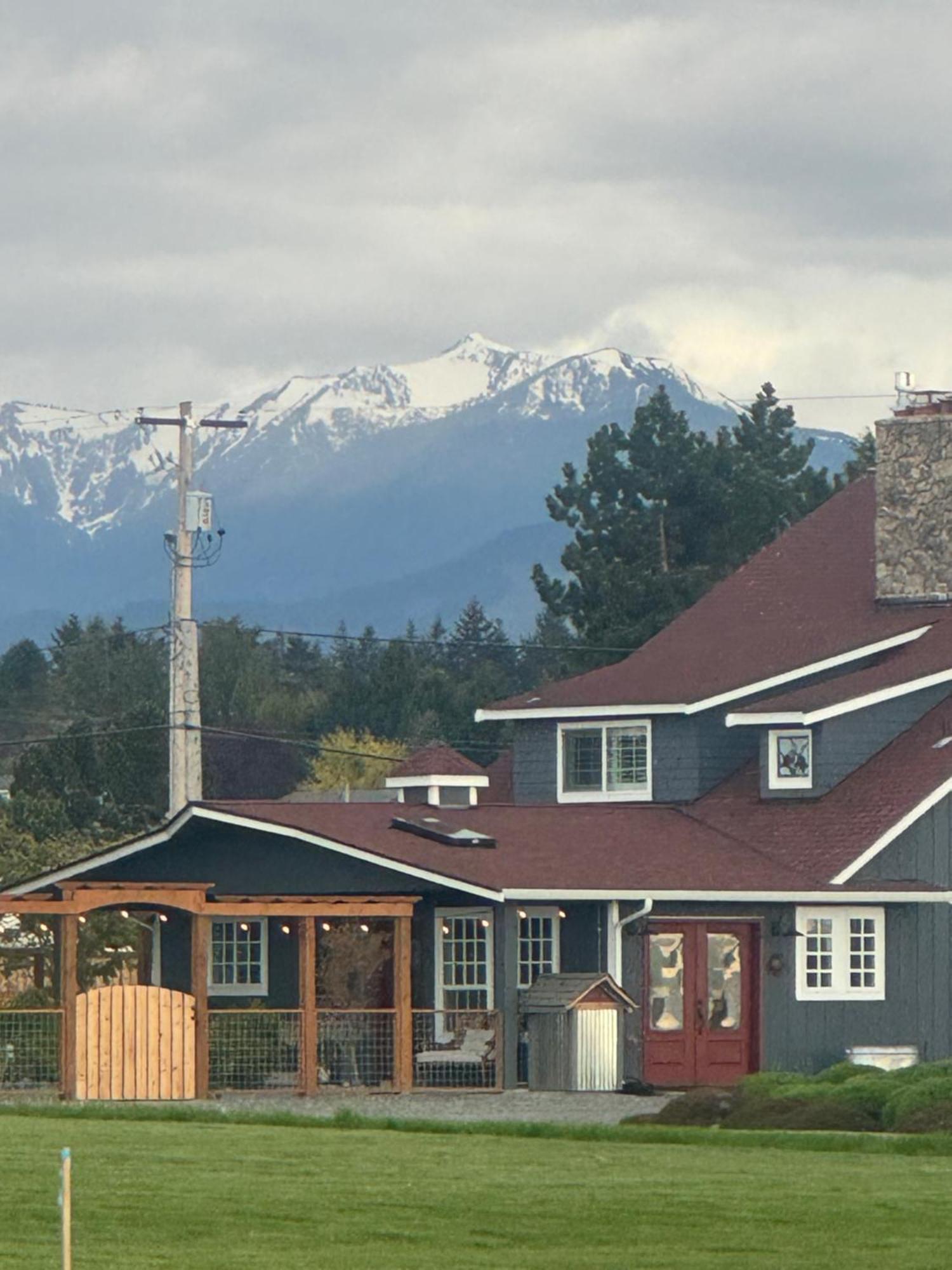 Dungeness Barn House Bed And Breakfast At Two Crows Farm Sequim Εξωτερικό φωτογραφία
